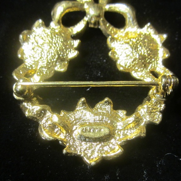 Intricate SIGNED Circle Pin Rhinestones & Pearls - Picture 3 of 3